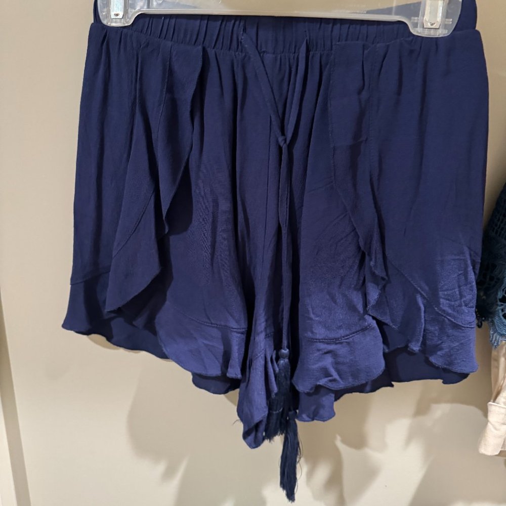 Shorts - Picture 2 of 7